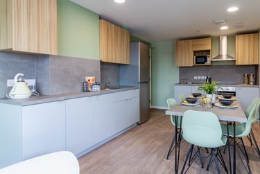 Gold En Suite - Image 6